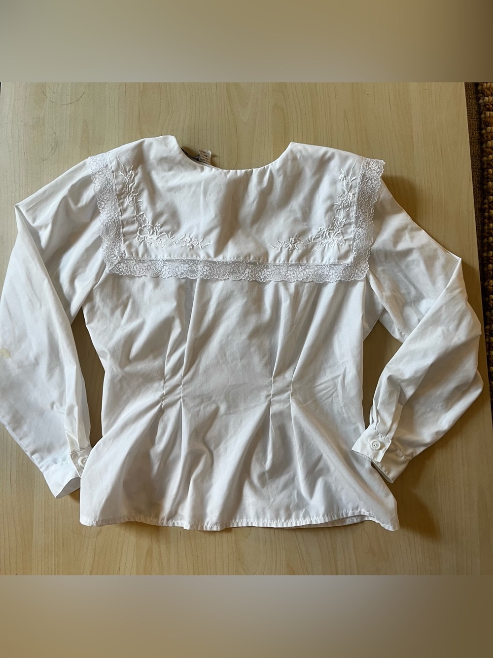 Vintage White Lace Yoke Long-Sleeve Women's fitted waist Top
